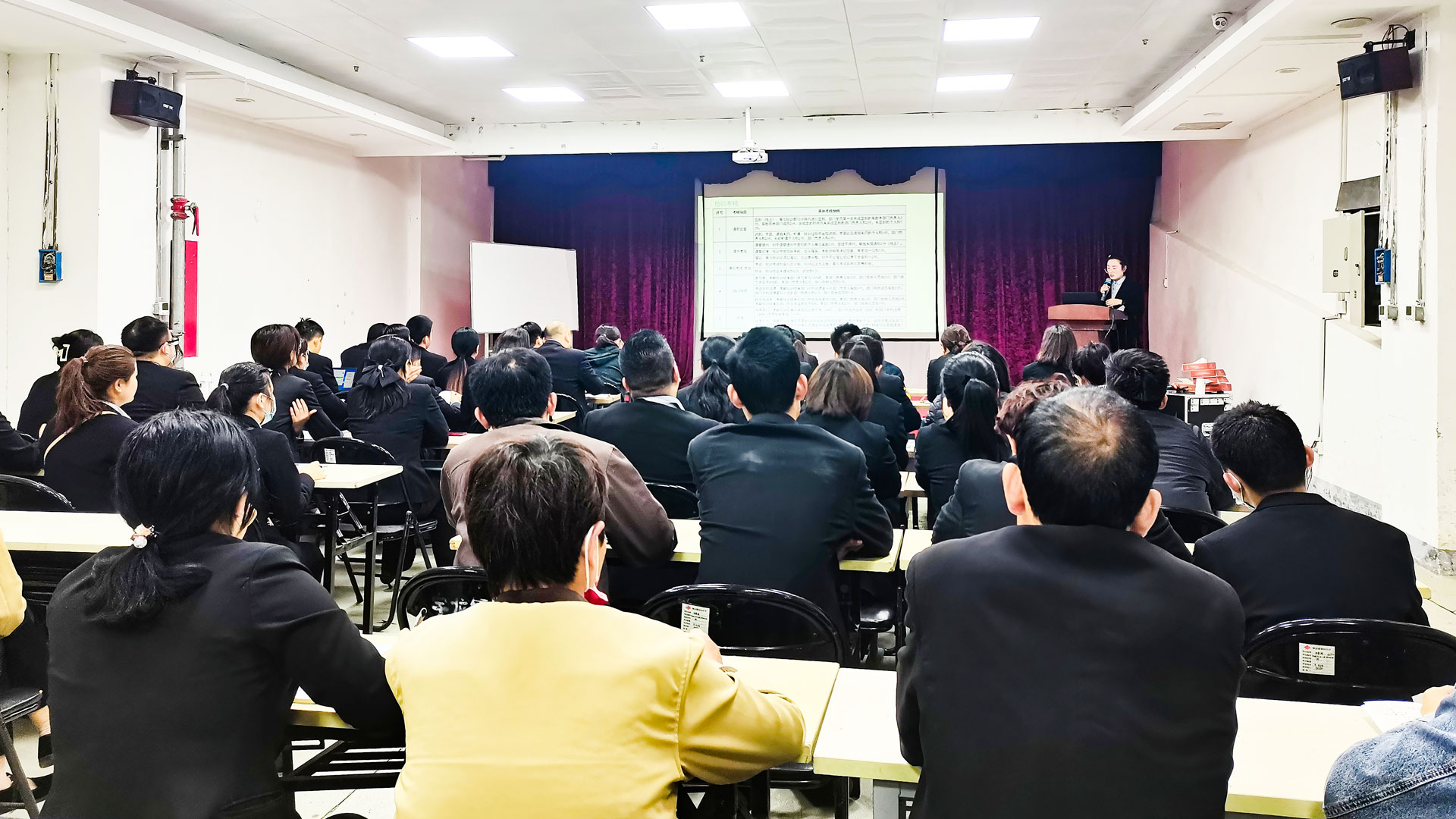 百貨公司：抓培訓(xùn)，促提升圖一.jpg